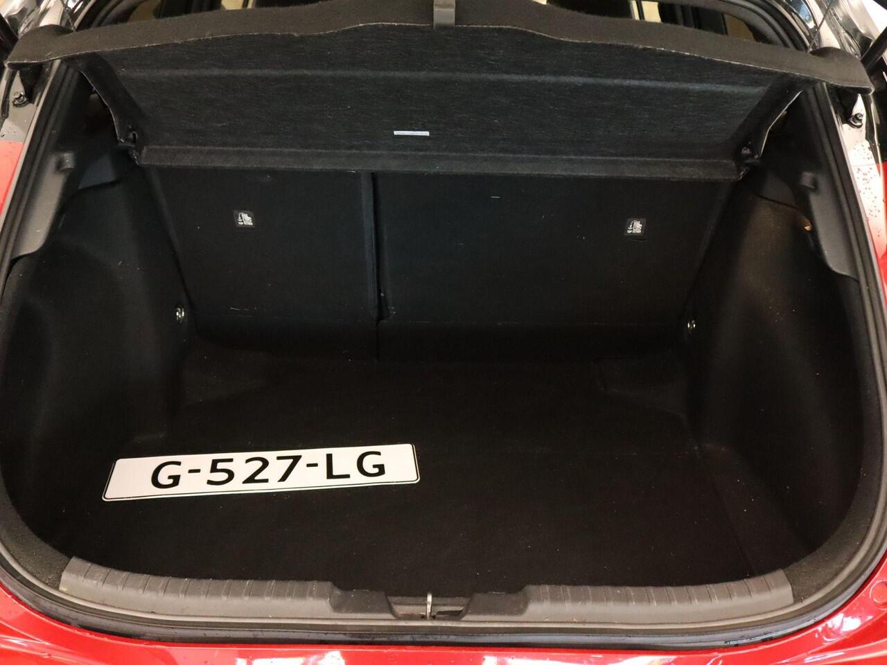 Toyota COROLLA 1.8 Hybrid Style - AFNEEMBARE TREKHAAK (TREKGEWICHT 750 KG GEREMD) - ADAPTIEVE CRUISE CONTROL - CLIMATE CONTROL - BLUETOOTH TELEFOONVOORBEREIDING - PARKEERASSISTENT- KEYLESS START/ENTRY - NAVIGATIE FULL MAP - PARKEERSENSOREN VOOR + ACHTER - STOELVERWARMIN