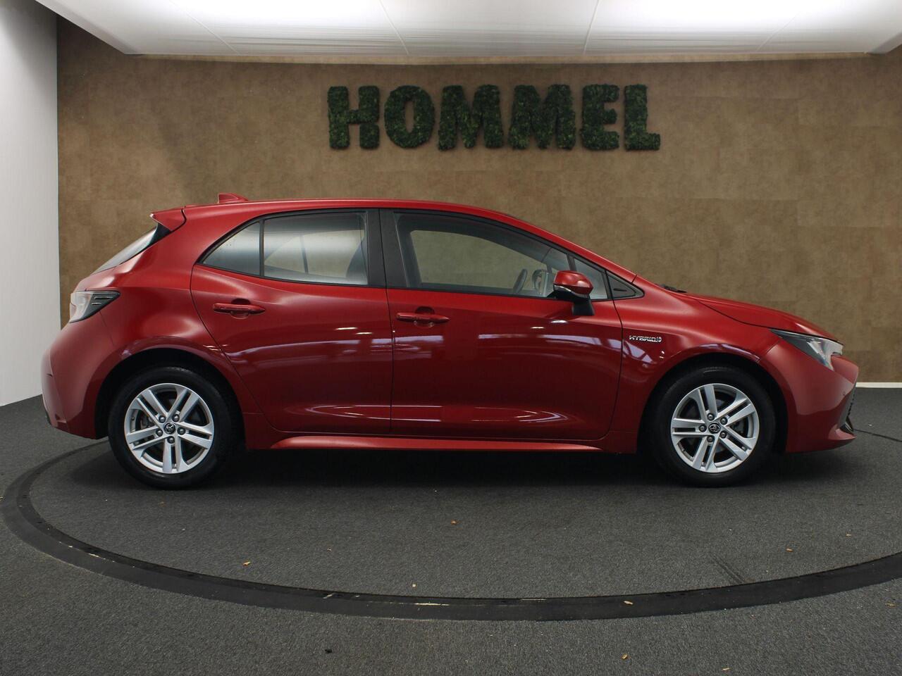 Toyota COROLLA 1.8 Hybrid Active Plus APPLE CARPLAY/ANDROID AUTO - ADAPTIEVE CRUISE CONTROL - PARKEERSENSOREN VOOR - ACHTERUITRIJ CAMERA - NAVIGATIE - CLIMATE CONTROL - DRAADLOZE TELEFOONLADER