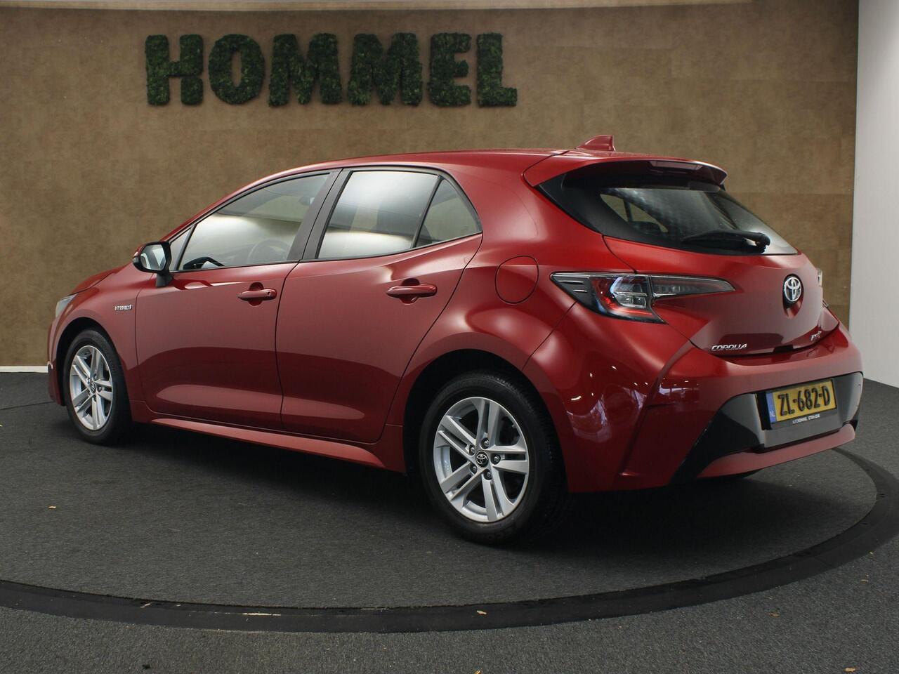 Toyota COROLLA 1.8 Hybrid Active Plus APPLE CARPLAY/ANDROID AUTO - ADAPTIEVE CRUISE CONTROL - PARKEERSENSOREN VOOR - ACHTERUITRIJ CAMERA - NAVIGATIE - CLIMATE CONTROL - DRAADLOZE TELEFOONLADER