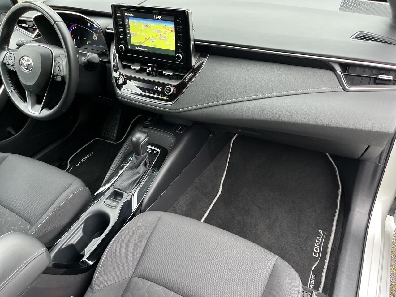 Toyota COROLLA 2.0 Hybrid Dynamic | Navigatie | Parkeersensoren | Stoelverwarming | Carplay |