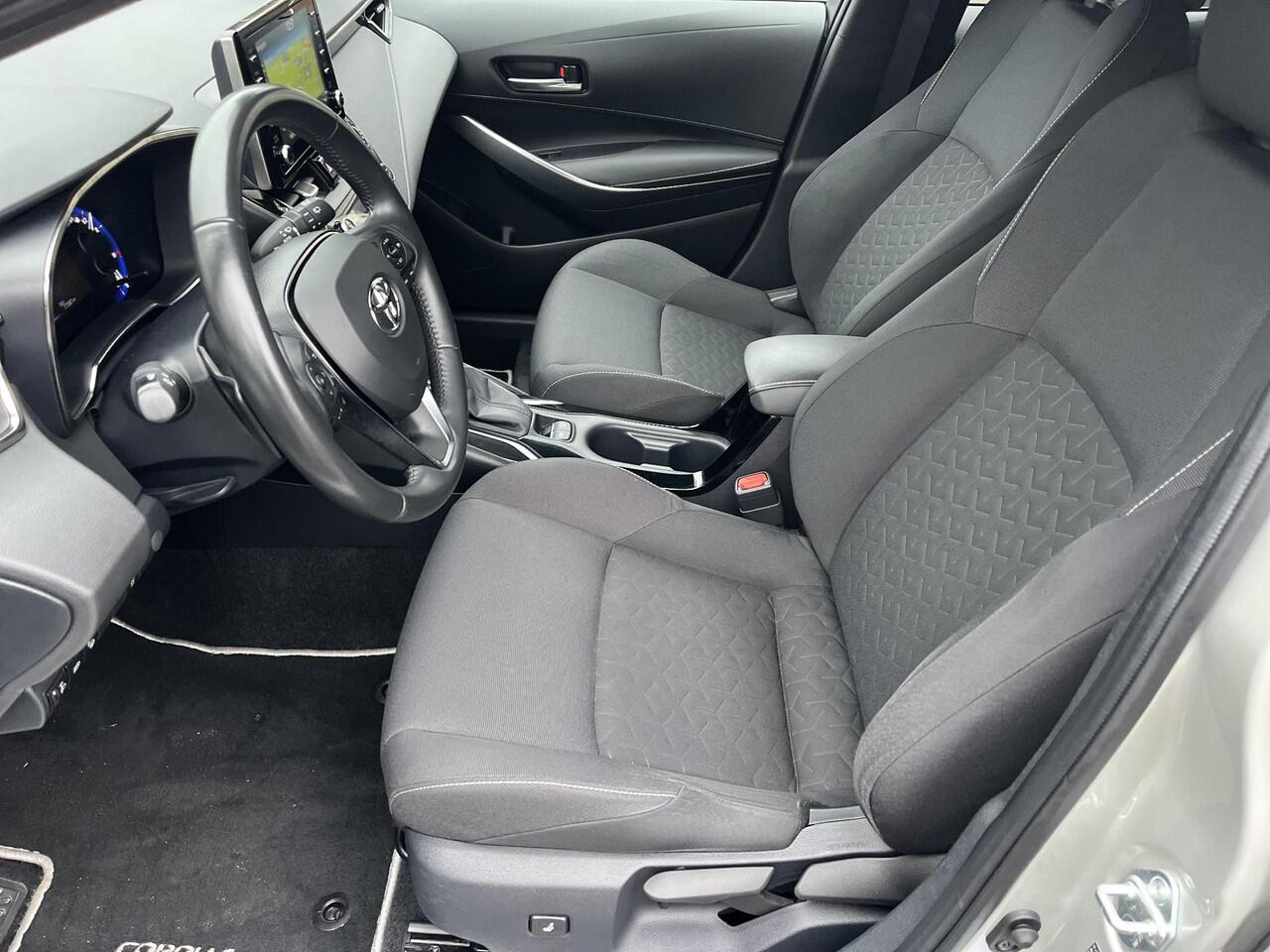 Toyota COROLLA 2.0 Hybrid Dynamic | Navigatie | Parkeersensoren | Stoelverwarming | Carplay |