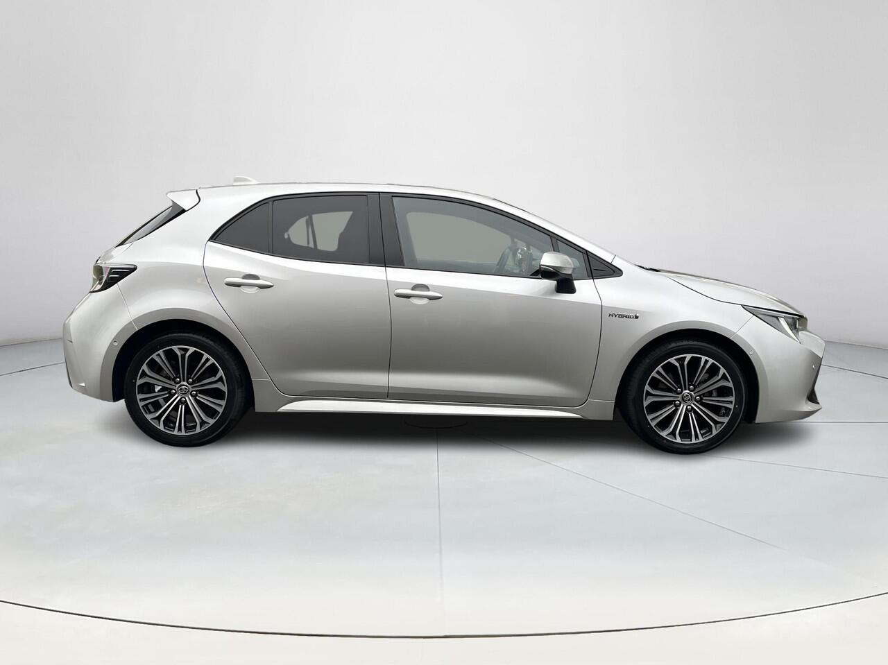 Toyota COROLLA 2.0 Hybrid Dynamic | Navigatie | Parkeersensoren | Stoelverwarming | Carplay |