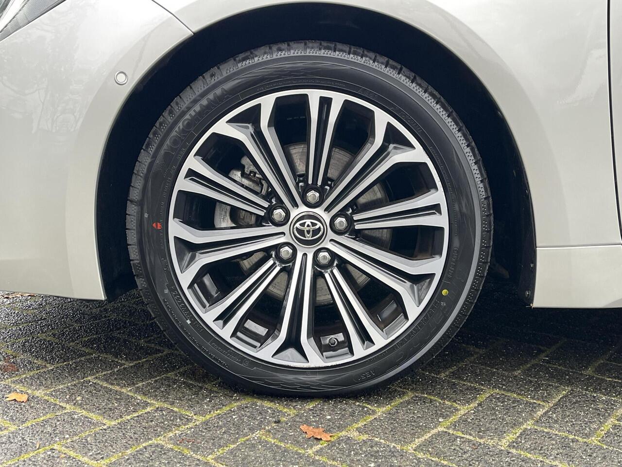 Toyota COROLLA 2.0 Hybrid Dynamic | Navigatie | Parkeersensoren | Stoelverwarming | Carplay |