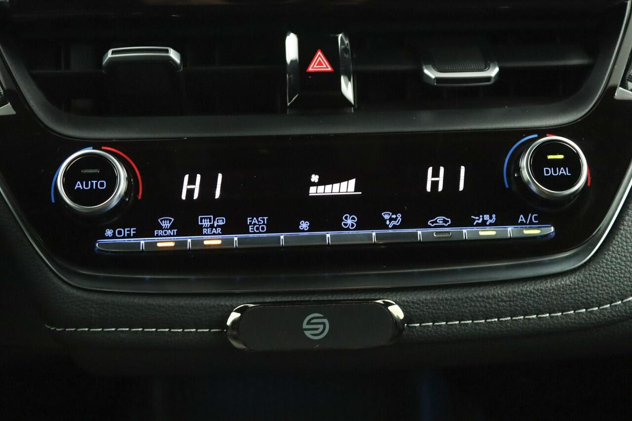 Toyota COROLLA Touring Sports 2.0 Hybrid First Edition | Adaptive Cruise Control | Navigatie | Apple Carplay | Android Auto | Stoelverwarming | Open dak |