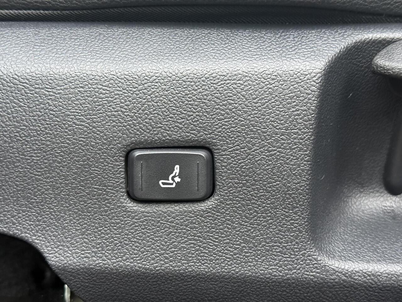 Toyota COROLLA 1.8 Hybrid Executive **NAVIGATIE/ PARKEERSENSOREN/ KEYLESS/ STOELVERWARMING**