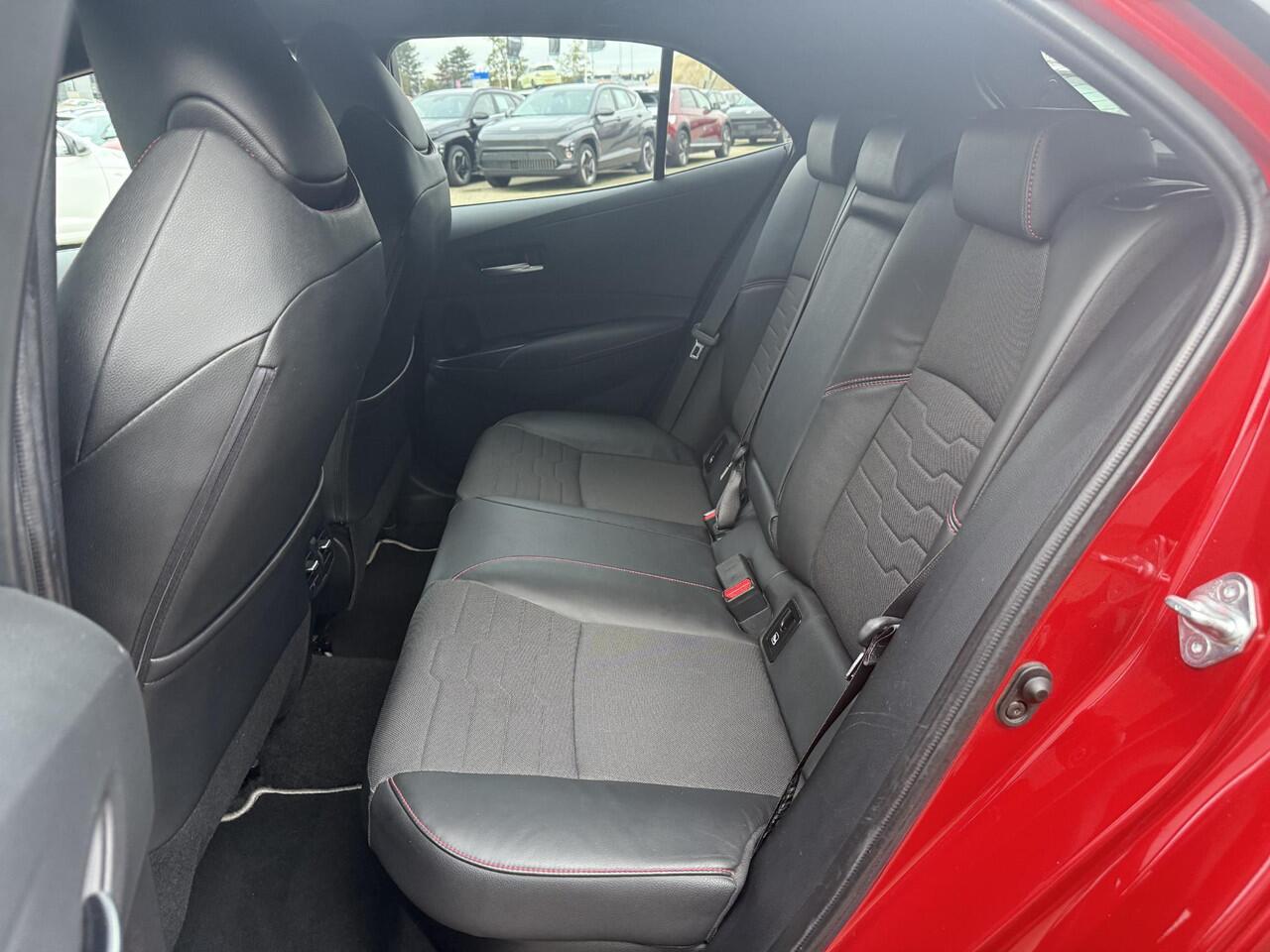 Toyota COROLLA 1.8 Hybrid Executive **NAVIGATIE/ PARKEERSENSOREN/ KEYLESS/ STOELVERWARMING**