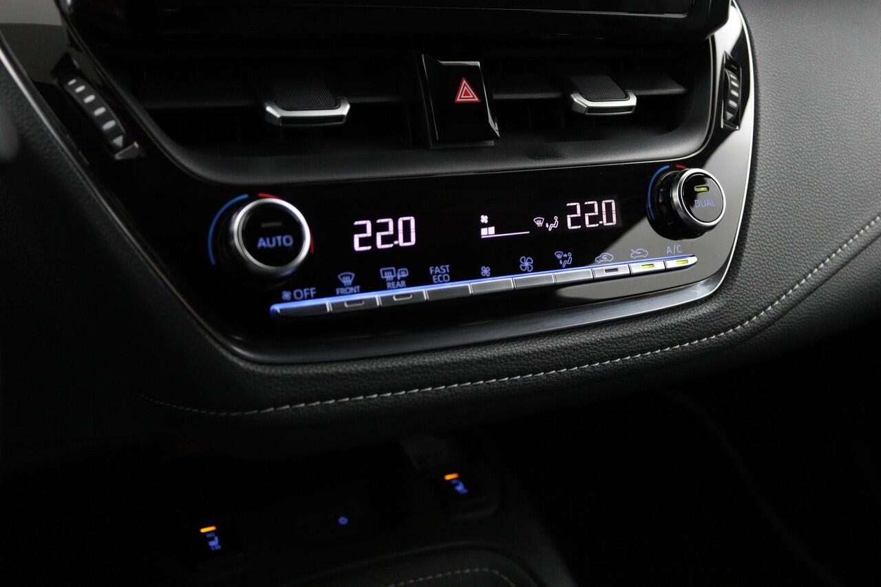 Toyota COROLLA 2.0 Hybrid Bi-tone | Cruise control | Apple carplay android auto | Keyless |