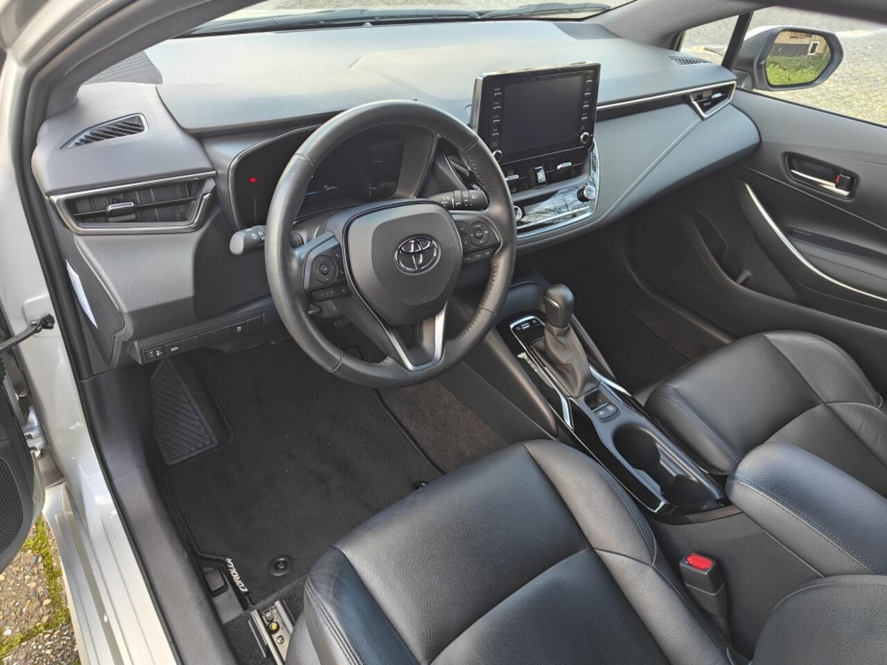 Toyota COROLLA 1.8 Hybrid First Ed. | Lederen bekleding