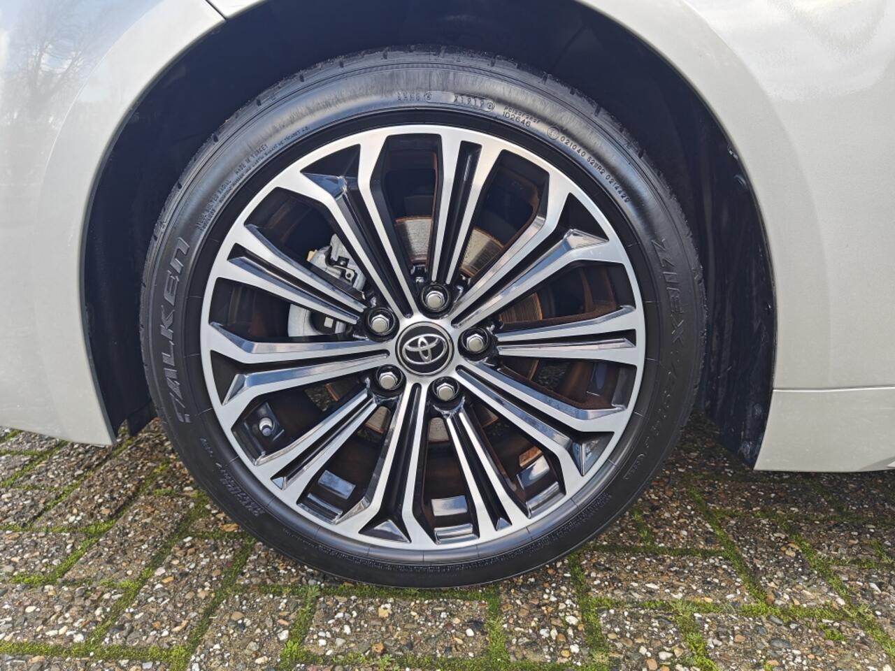 Toyota COROLLA 1.8 Hybrid First Ed. | Lederen bekleding