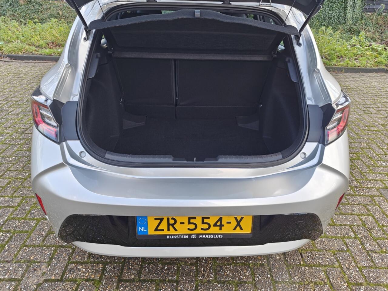 Toyota COROLLA 1.8 Hybrid First Ed. | Lederen bekleding