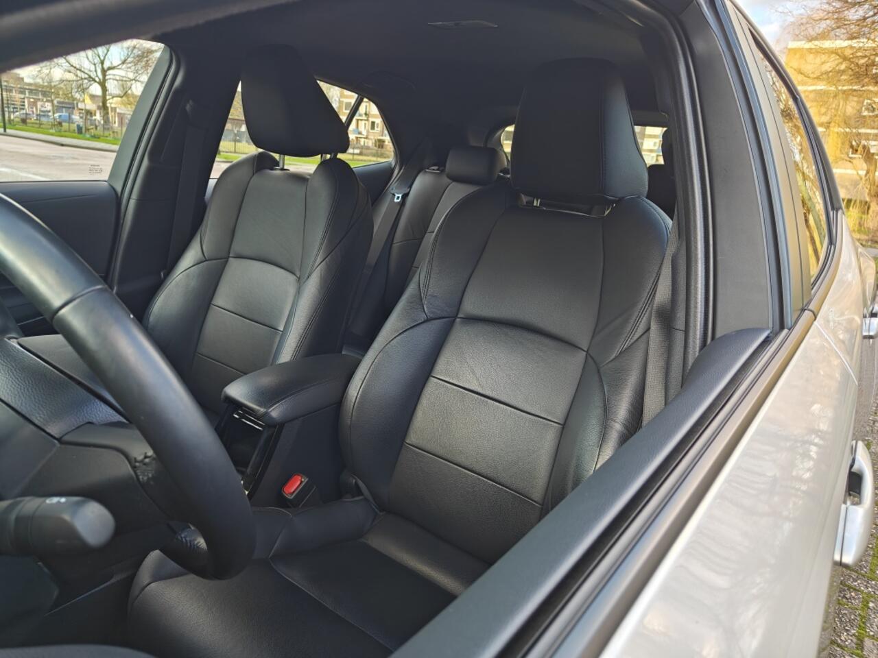 Toyota COROLLA 1.8 Hybrid First Ed. | Lederen bekleding