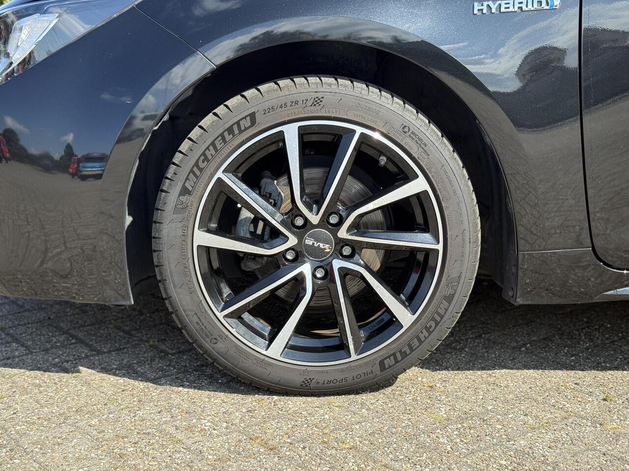 Toyota COROLLA 1.8 Hybrid Active | Afn. Trekhaak | Camera | ACC | Climate control | DAB | 17" Lichtmetaal