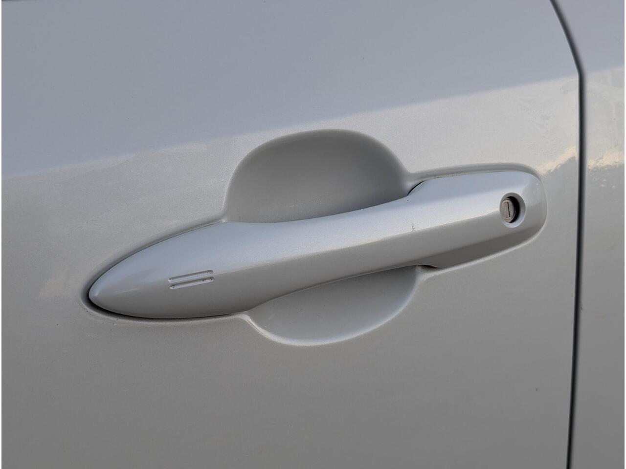 Toyota COROLLA 2.0 Hybrid Business Plus | Dealer OH | Bi-tone | Stoelverwarming | ACC | LED | Keyless | Camera | Qi-Lader