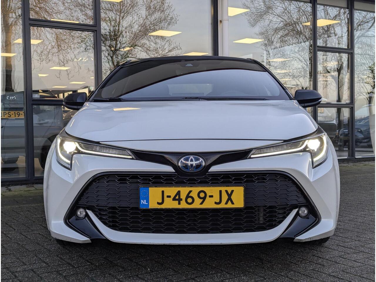 Toyota COROLLA 2.0 Hybrid Business Plus | Dealer OH | Bi-tone | Stoelverwarming | ACC | LED | Keyless | Camera | Qi-Lader