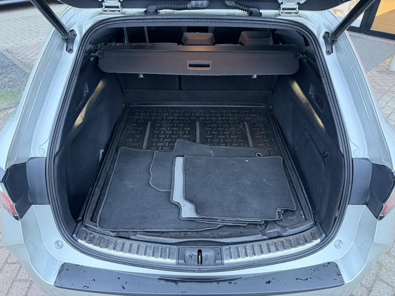 Toyota COROLLA Touring Sports 2.0 Hybrid Premium Trekhaak | Ruime auto vol luxe! | HUD | Stoelverwarming | JBL Premium audio | Elektr. achterklep |