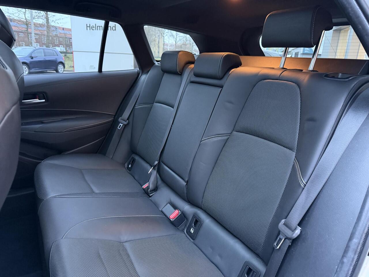 Toyota COROLLA Touring Sports 2.0 Hybrid Premium Trekhaak | Ruime auto vol luxe! | HUD | Stoelverwarming | JBL Premium audio | Elektr. achterklep |