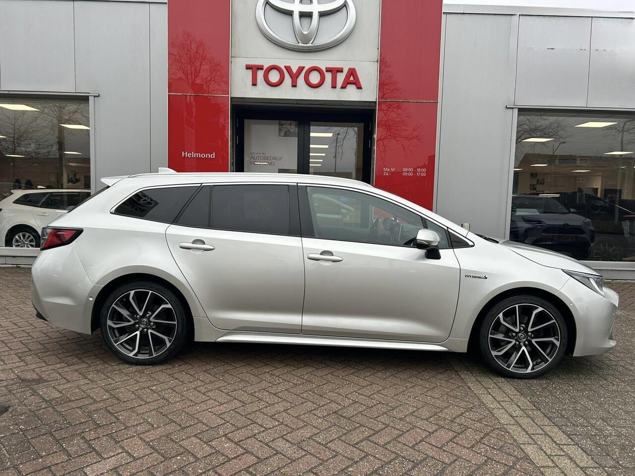 Toyota COROLLA Touring Sports 2.0 Hybrid Premium Trekhaak | Ruime auto vol luxe! | HUD | Stoelverwarming | JBL Premium audio | Elektr. achterklep |