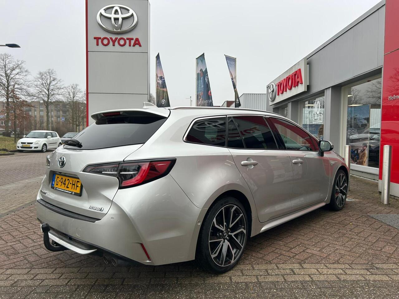 Toyota COROLLA Touring Sports 2.0 Hybrid Premium Trekhaak | Ruime auto vol luxe! | HUD | Stoelverwarming | JBL Premium audio | Elektr. achterklep |