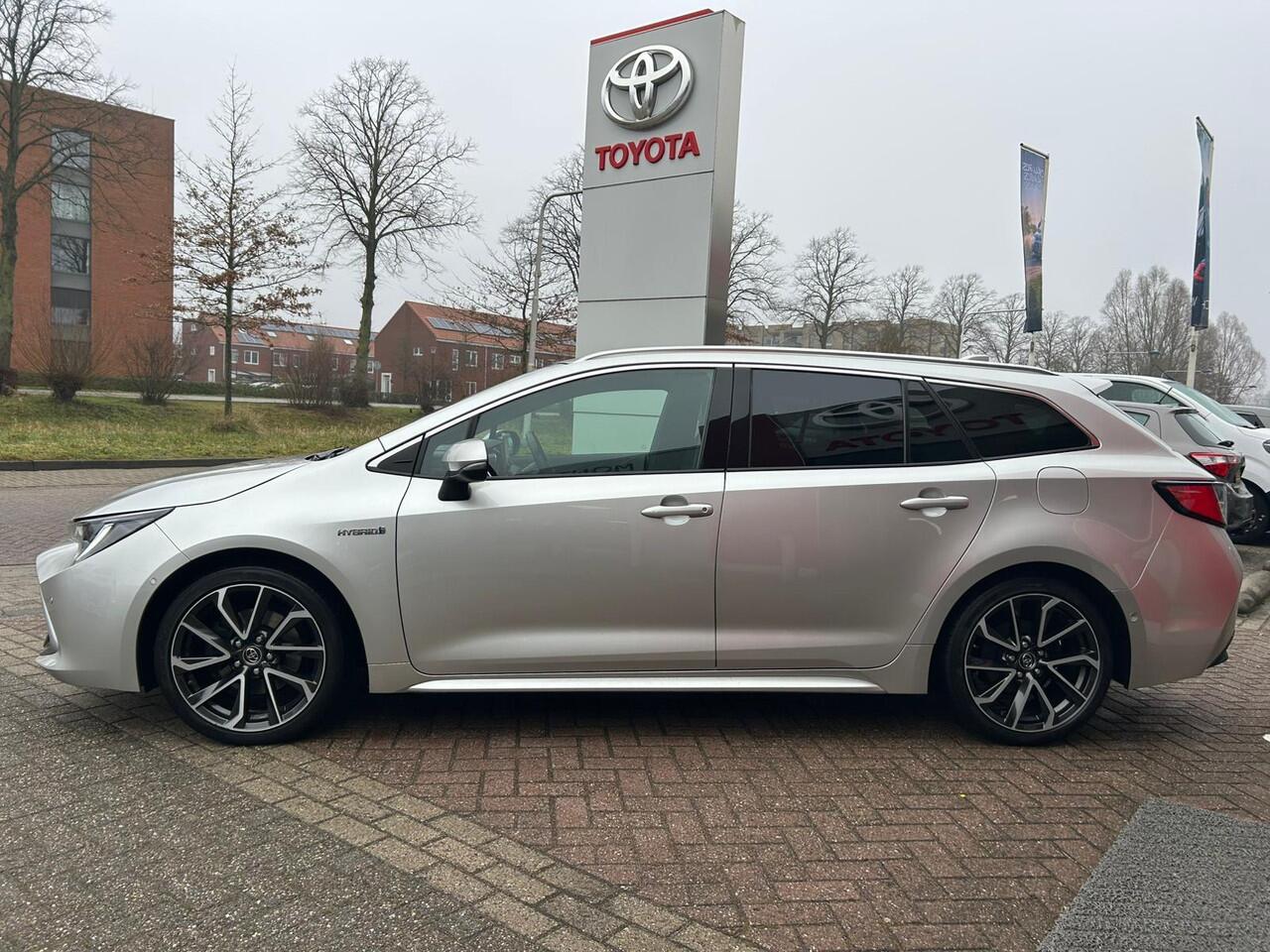 Toyota COROLLA Touring Sports 2.0 Hybrid Premium Trekhaak | Ruime auto vol luxe! | HUD | Stoelverwarming | JBL Premium audio | Elektr. achterklep |