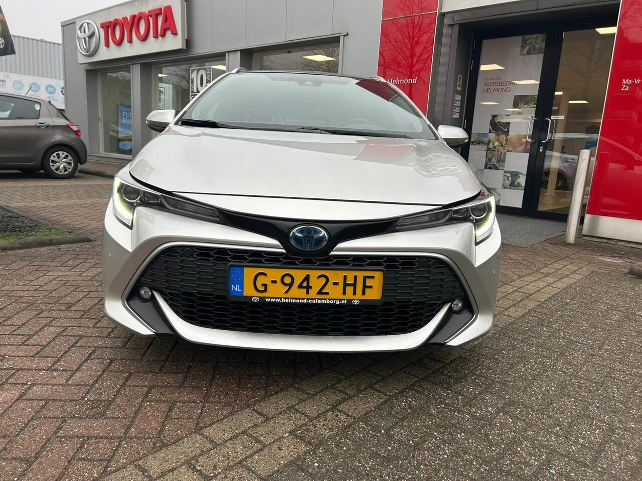 Toyota COROLLA Touring Sports 2.0 Hybrid Premium Trekhaak | Ruime auto vol luxe! | HUD | Stoelverwarming | JBL Premium audio | Elektr. achterklep |