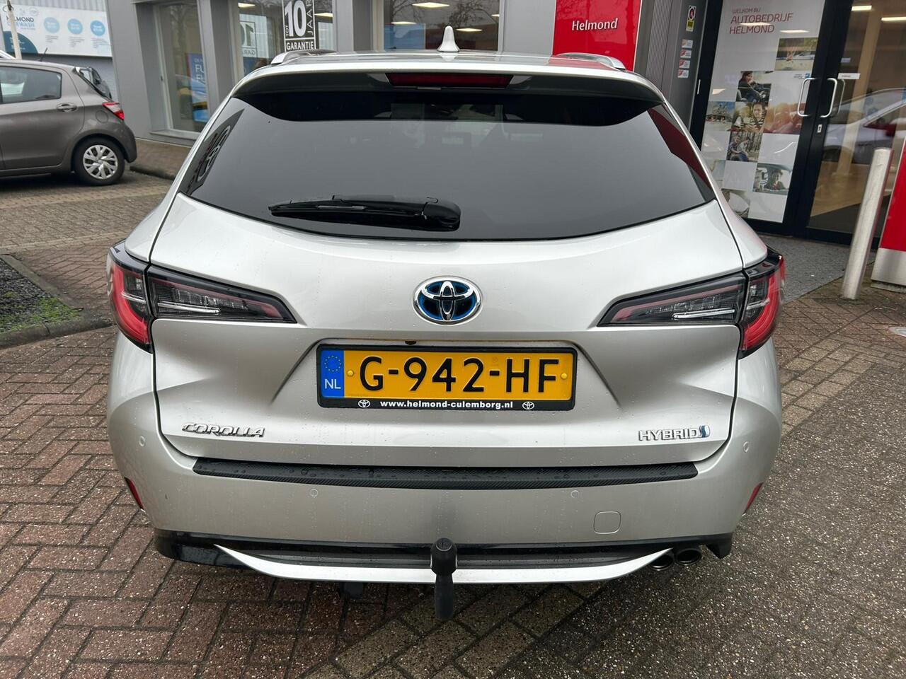 Toyota COROLLA Touring Sports 2.0 Hybrid Premium Trekhaak | Ruime auto vol luxe! | HUD | Stoelverwarming | JBL Premium audio | Elektr. achterklep |