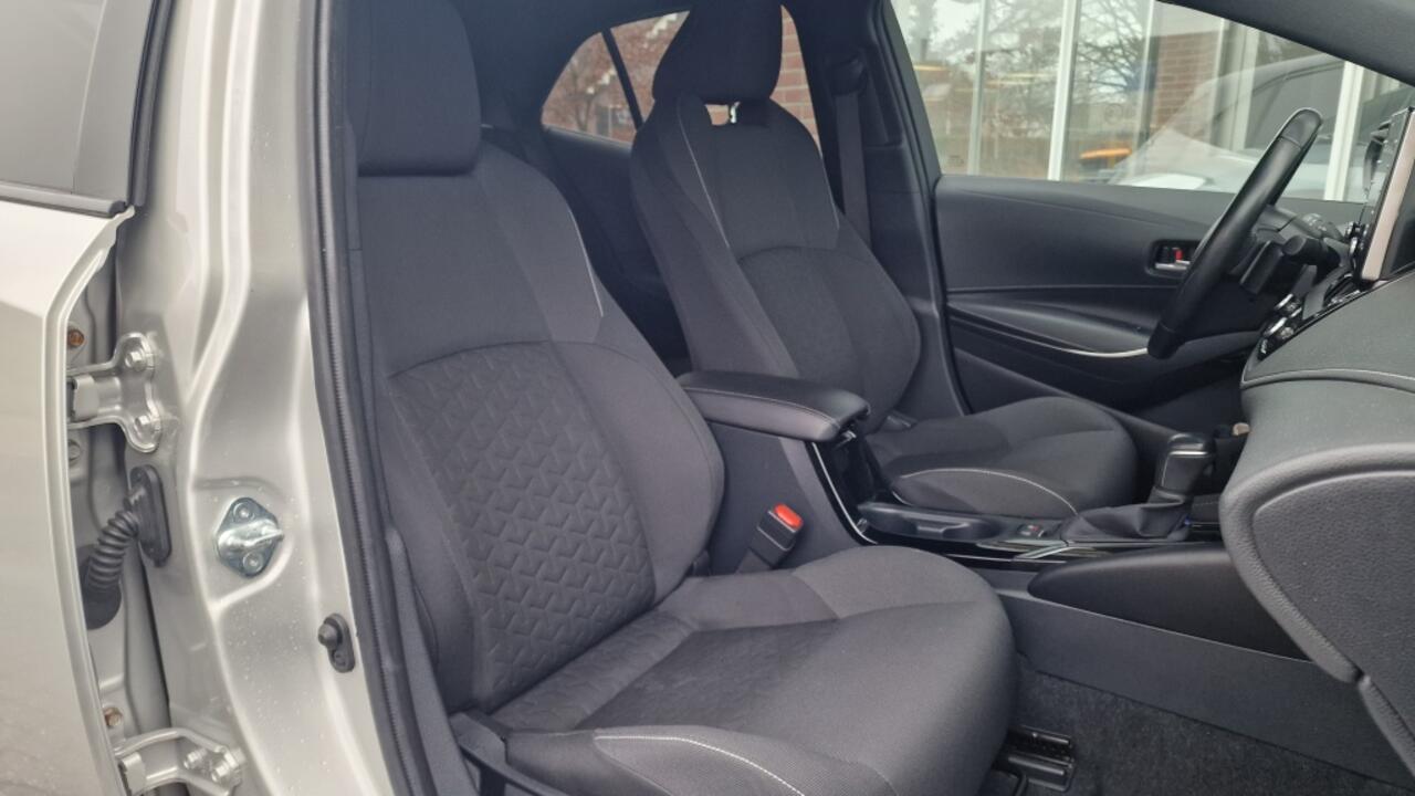 Toyota COROLLA 2.0 Hybrid Bi-Tone Dynamic, 184 PK, Stoelverwarming,