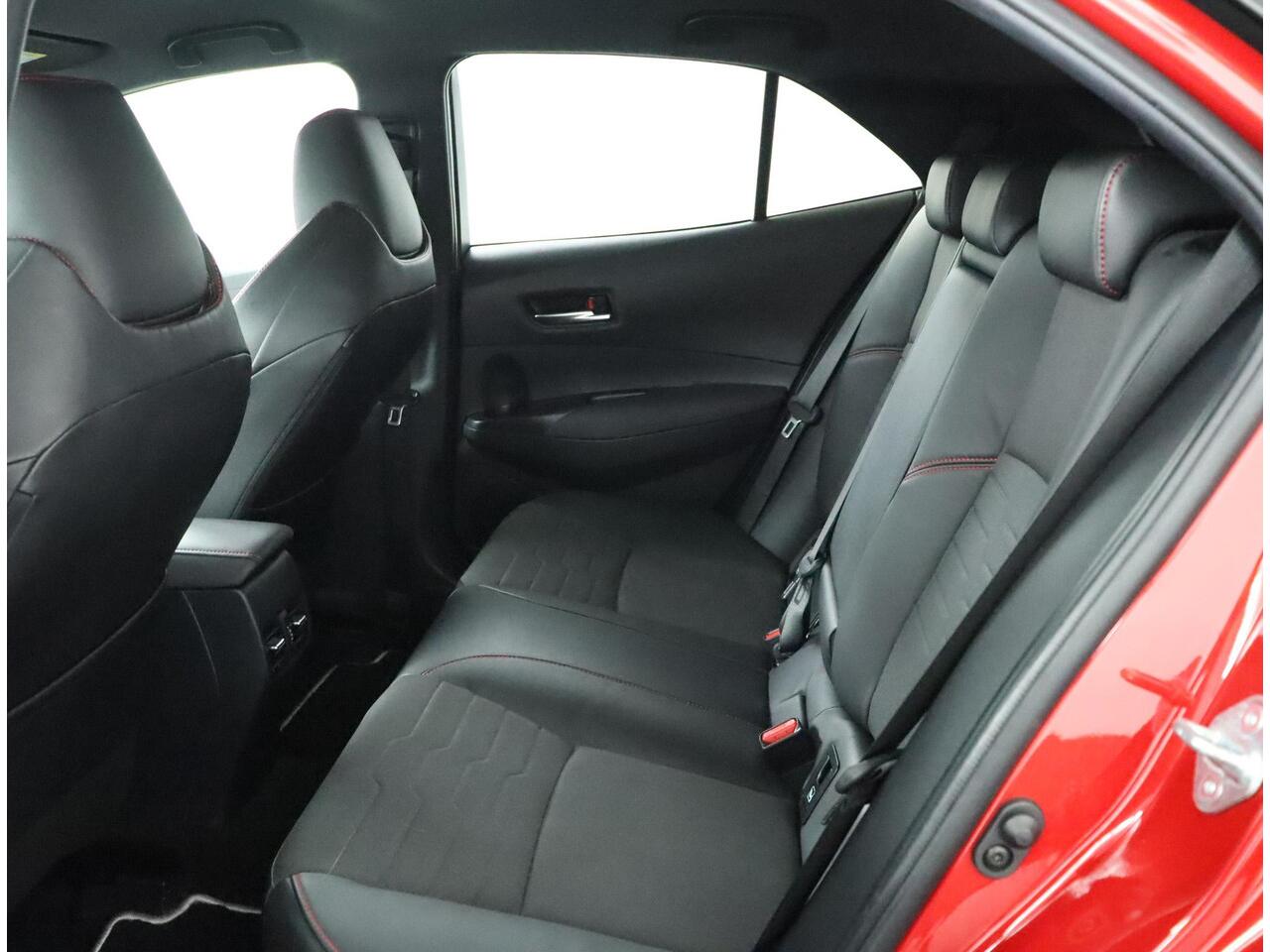 Toyota COROLLA 2.0 Hybrid Executive | Parkeer sensoren | Navigatie | Head-Up display |