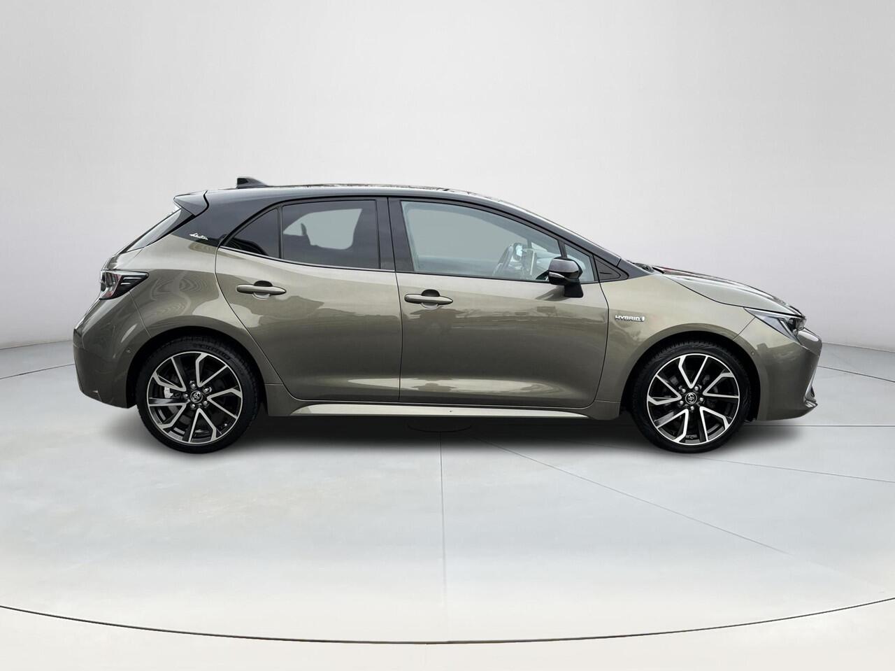 Toyota COROLLA 1.8 Hybrid Executive | All-in prijs | Automaat | Trekhaak | Parkeersensoren