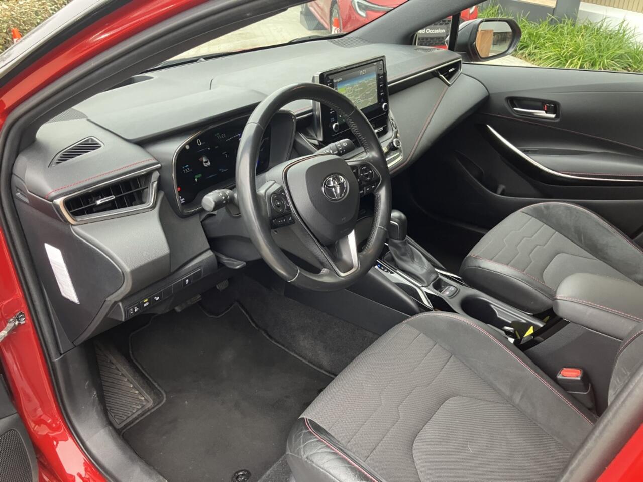 Toyota COROLLA 1.8 Hybrid Executive | Blindspot | Trekhaak | Pdc v/a