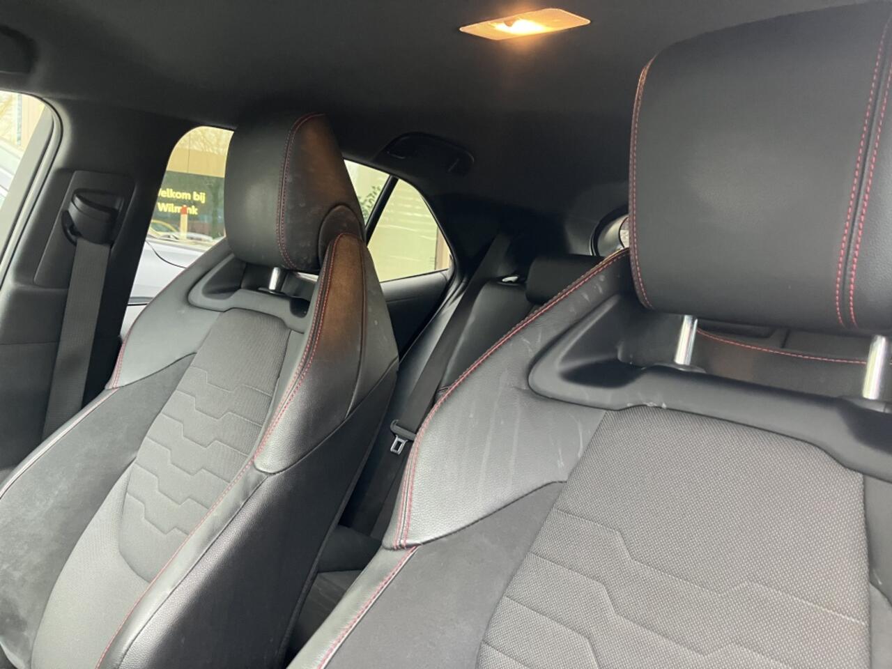 Toyota COROLLA 1.8 Hybrid Executive | Blindspot | Trekhaak | Pdc v/a