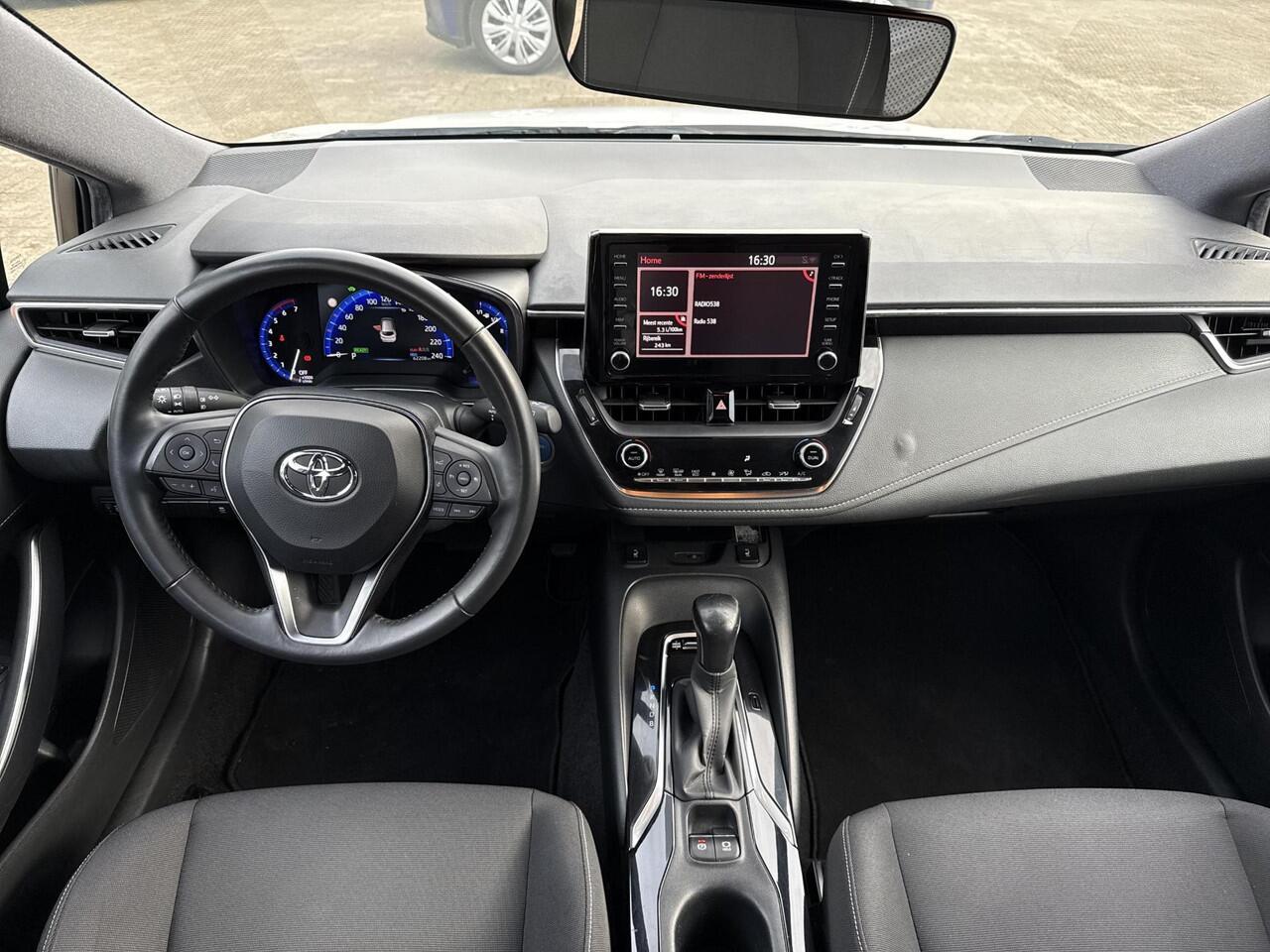 Toyota COROLLA Touring Sports 1.8 Hybrid Dynamic **TREKHAAK/ APPLE CARPLAY & ANDROID AUTO/ STOELVERWARMING/ LENDENSTEUN**