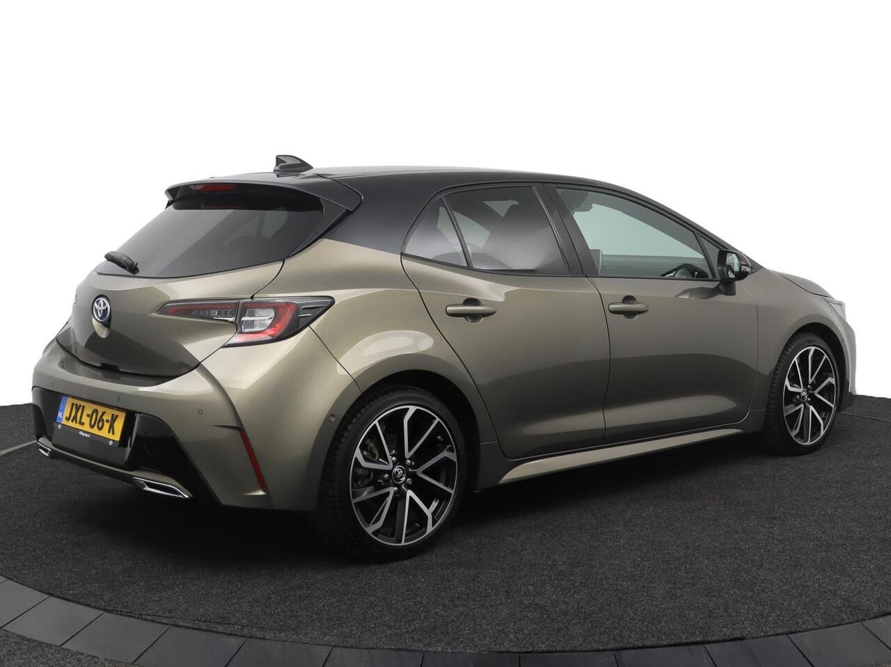Toyota COROLLA 2.0 Hybrid Executive | Stoelverwarming | Parkeersensoren | Navigatie |
