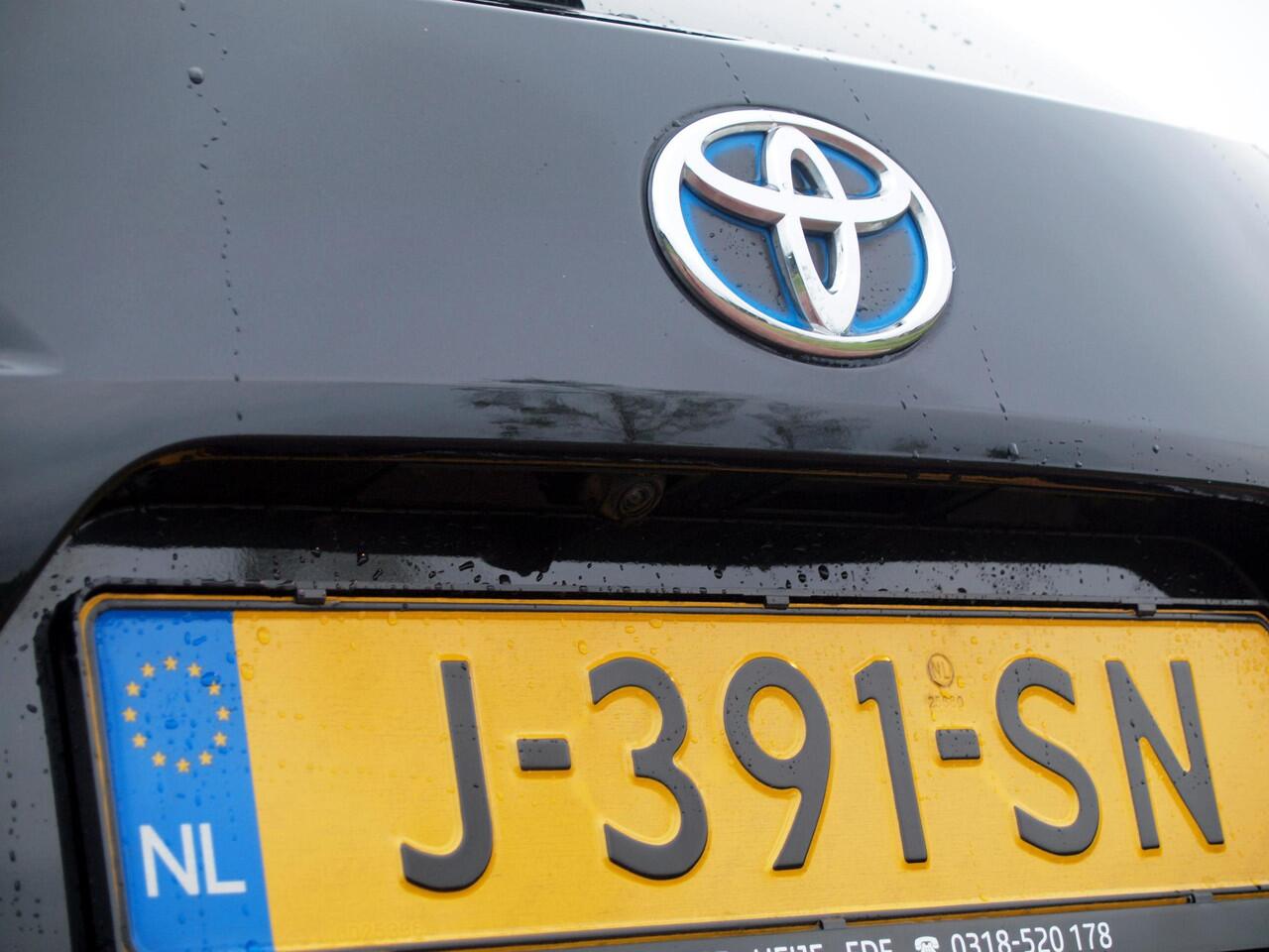 Toyota COROLLA Touring Sports 1.8 Hybrid Business Black Style-pakket | 17 Inch | Camera | Apple Carplay | Cruise Control | NL-Auto |