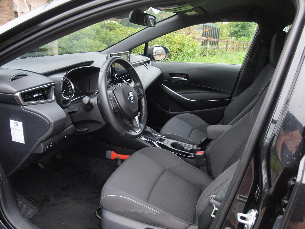 Toyota COROLLA Touring Sports 1.8 Hybrid Business Black Style-pakket | 17 Inch | Camera | Apple Carplay | Cruise Control | NL-Auto |