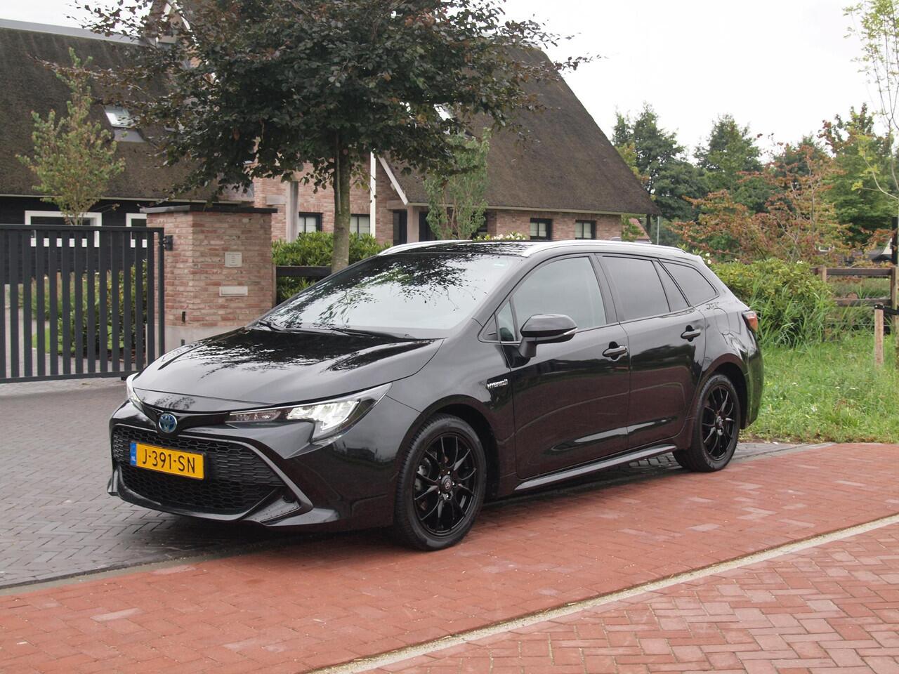Toyota COROLLA Touring Sports 1.8 Hybrid Business Black Style-pakket | 17 Inch | Camera | Apple Carplay | Cruise Control | NL-Auto |