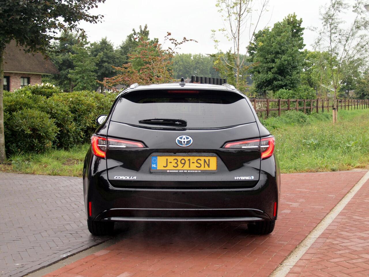 Toyota COROLLA Touring Sports 1.8 Hybrid Business Black Style-pakket | 17 Inch | Camera | Apple Carplay | Cruise Control | NL-Auto |