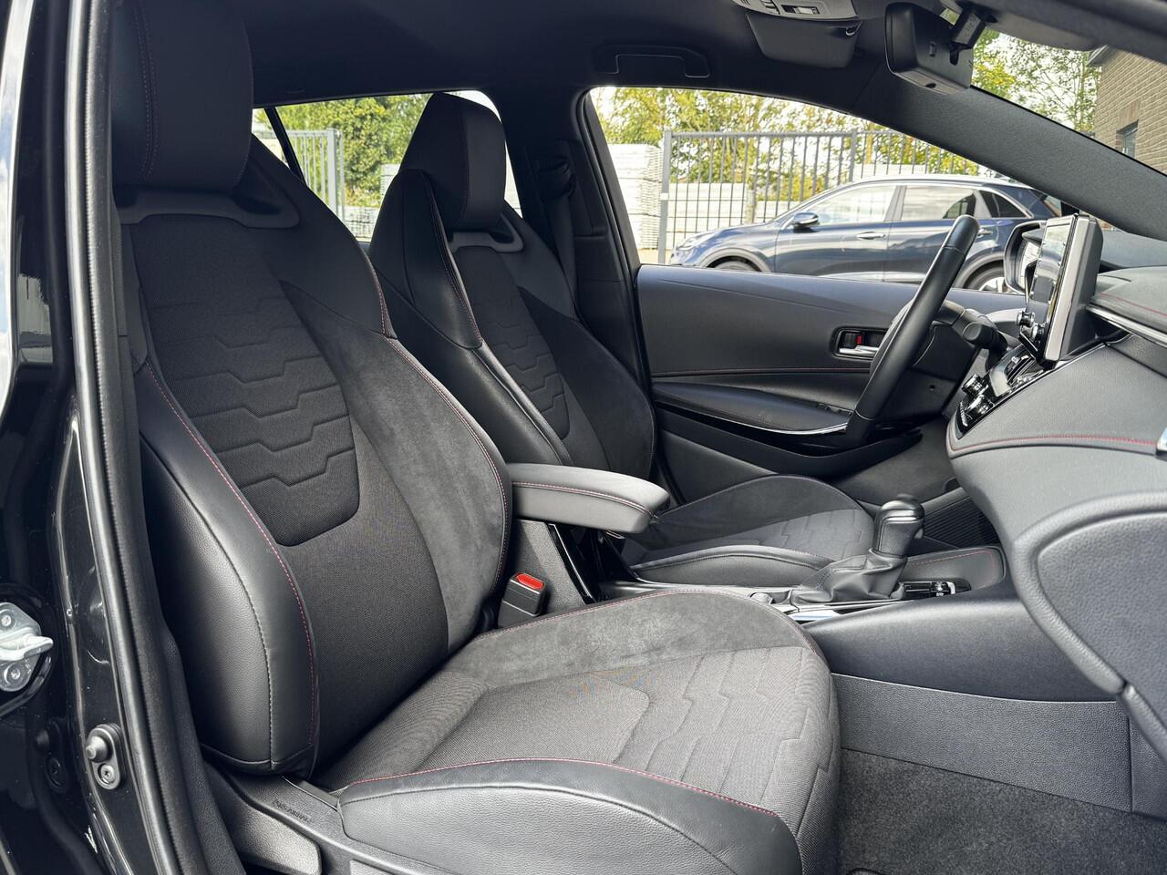 Toyota COROLLA TOURING SPORTS 1.8 HYBRID EXECUTIVE I AUTOMAAT I ADAPT. CRUISE CONTROL I ALCANTARA I APPLE CARPLAY