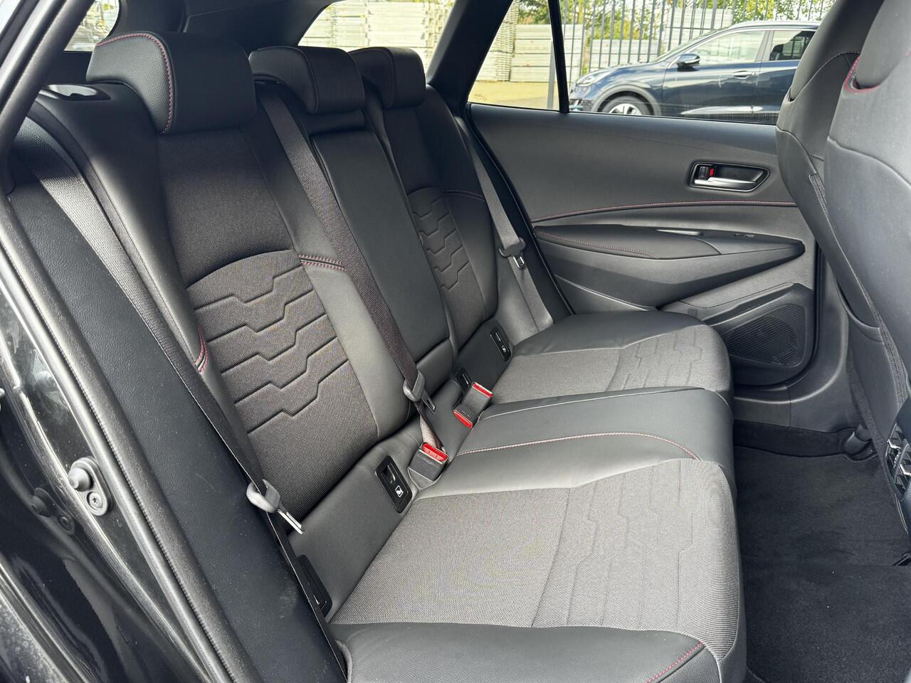 Toyota COROLLA TOURING SPORTS 1.8 HYBRID EXECUTIVE I AUTOMAAT I ADAPT. CRUISE CONTROL I ALCANTARA I APPLE CARPLAY