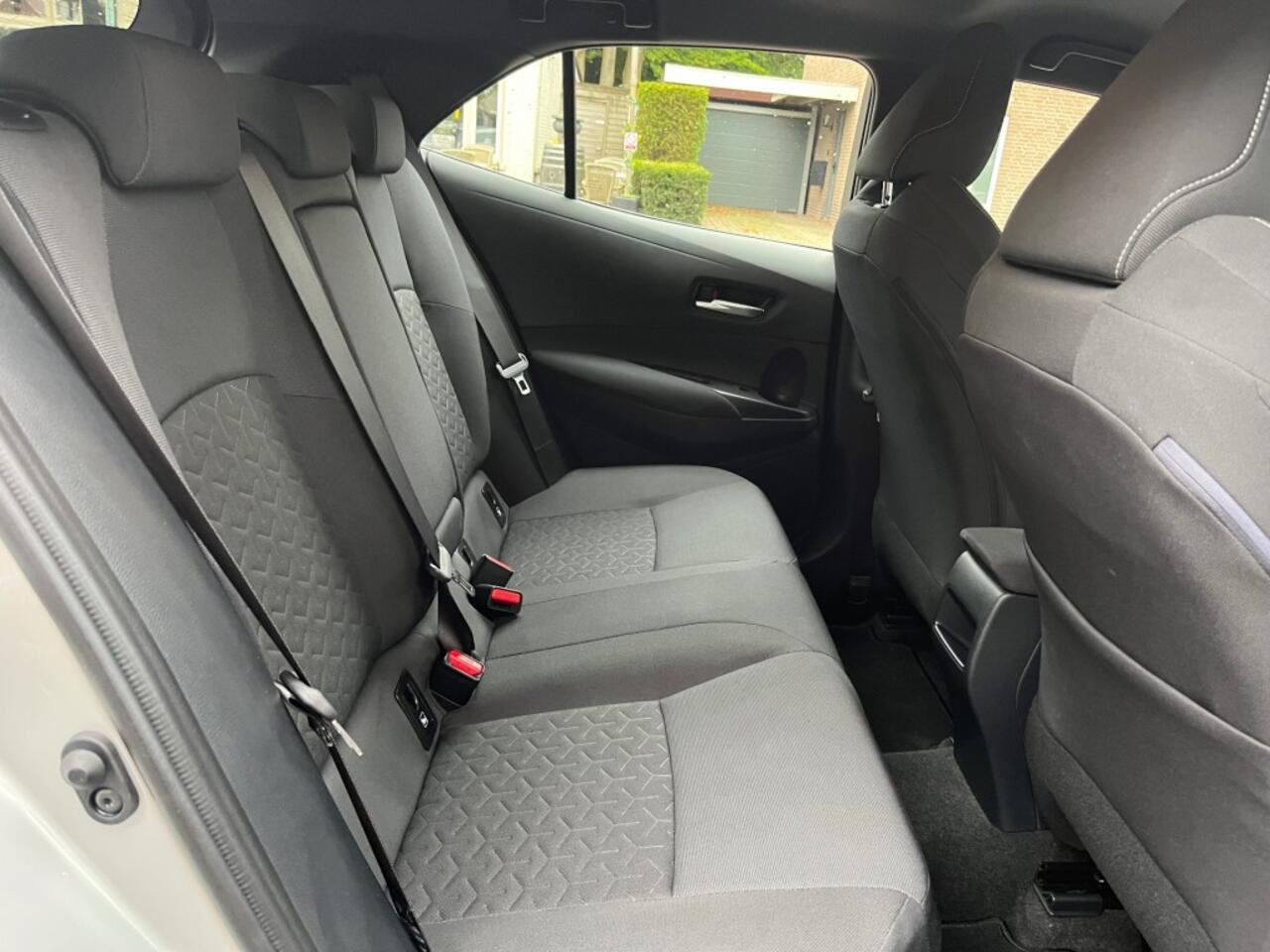 Toyota COROLLA 1.8 HYBRID AUTOMAAT / CAMERA / CARPLAY / NAVI / LM-VELGEN