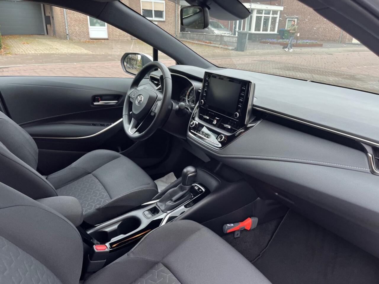 Toyota COROLLA 1.8 HYBRID AUTOMAAT / CAMERA / CARPLAY / NAVI / LM-VELGEN