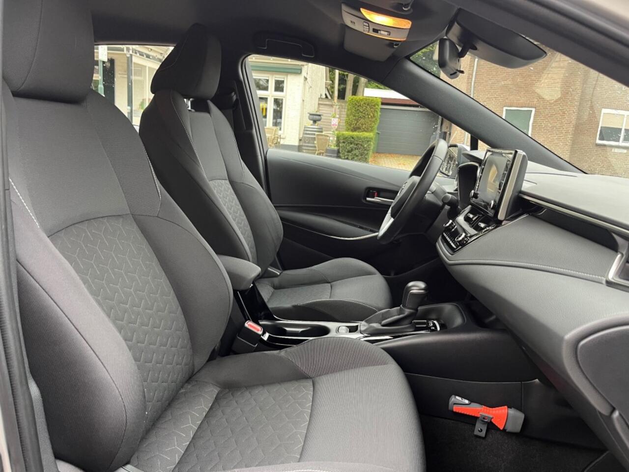 Toyota COROLLA 1.8 HYBRID AUTOMAAT / CAMERA / CARPLAY / NAVI / LM-VELGEN