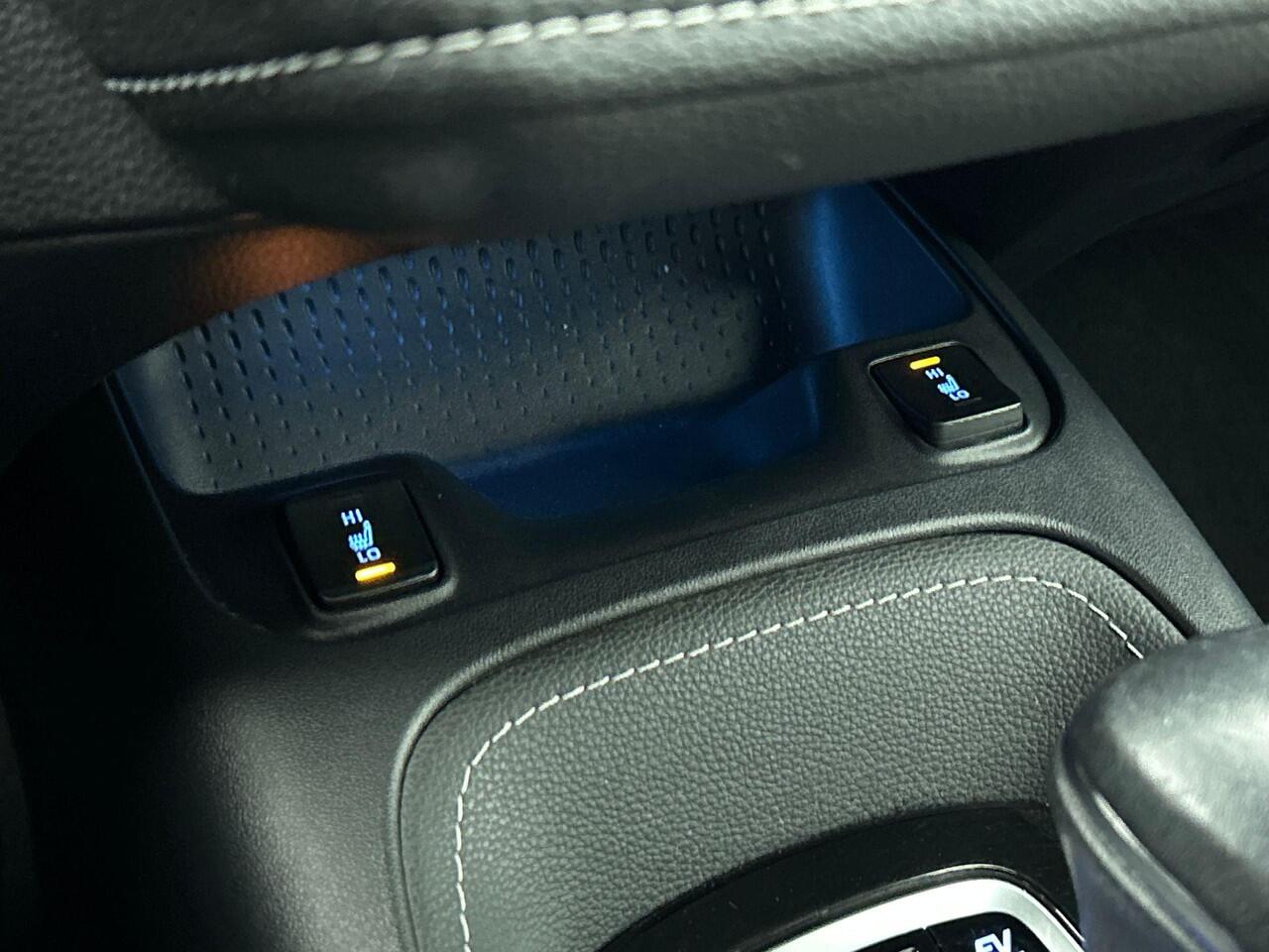 Toyota COROLLA Touring Sports 2.0 Hybrid 184 pk Aut. Trek Navigatie Apple Carplay/Android Auto Camera Adaptive Cruise Control Stoelverwarming Virtual Cockpit Lichtmetalen velgen Climate Control Getinte ramen