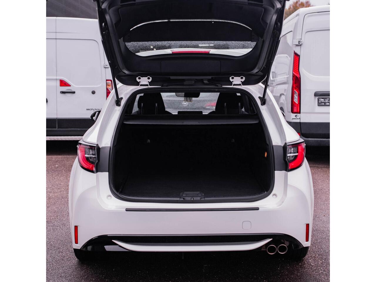 Toyota COROLLA Touring Sports 2.0 Hybrid Dynamic navigatie privateglas afneembare trekhaak allu-dakrail camera multi-stuurbediening service-boekje aanwezig schakelflippers aan het stuur key-less entry en start