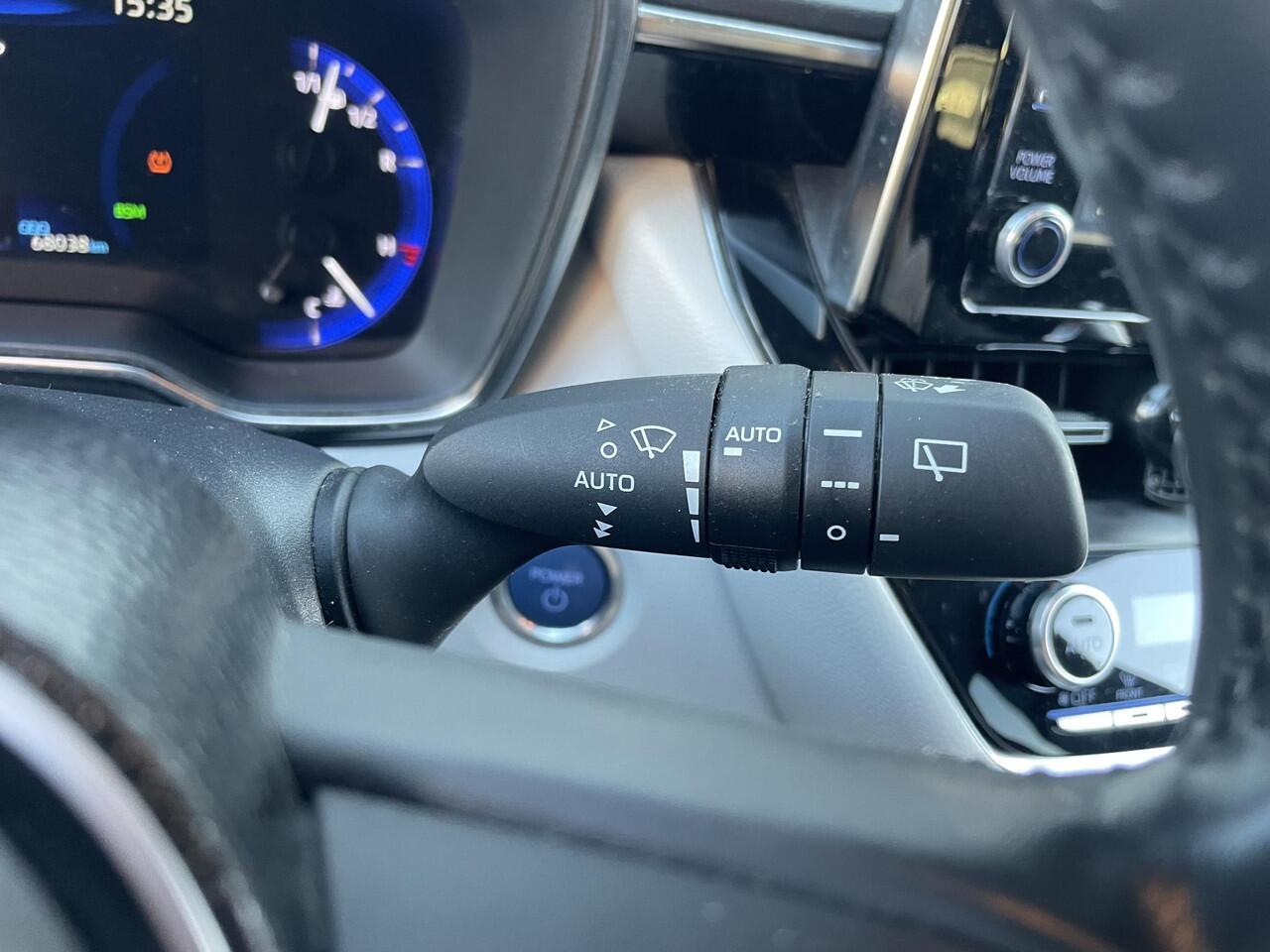 Toyota COROLLA 1.8 Hybrid Style | Parkeersensoren rondom | Dode hoek detectie | All Season banden | Spec Interieur | Zeer luxe |