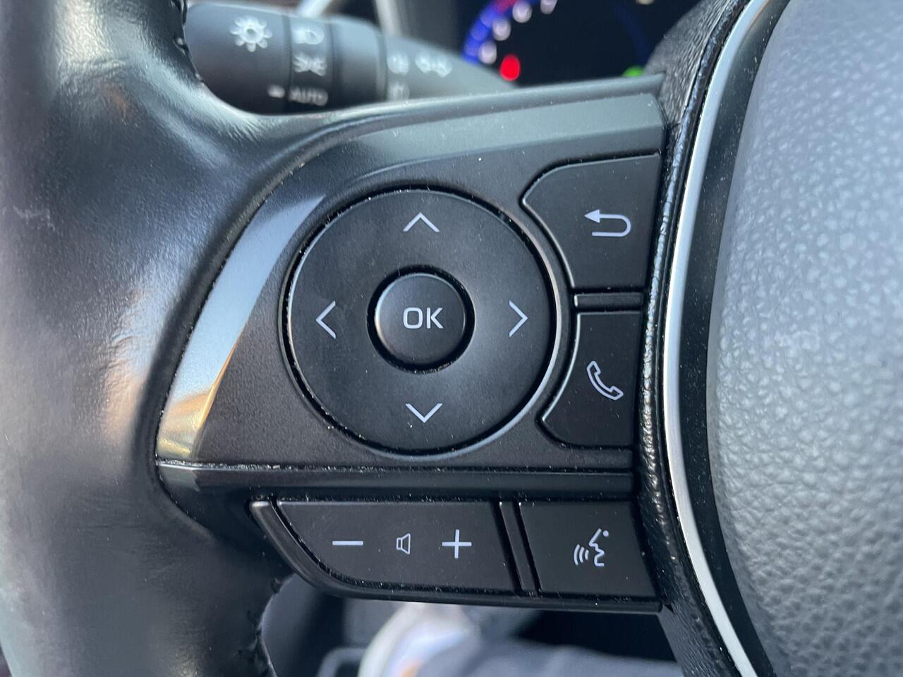 Toyota COROLLA 1.8 Hybrid Style | Parkeersensoren rondom | Dode hoek detectie | All Season banden | Spec Interieur | Zeer luxe |