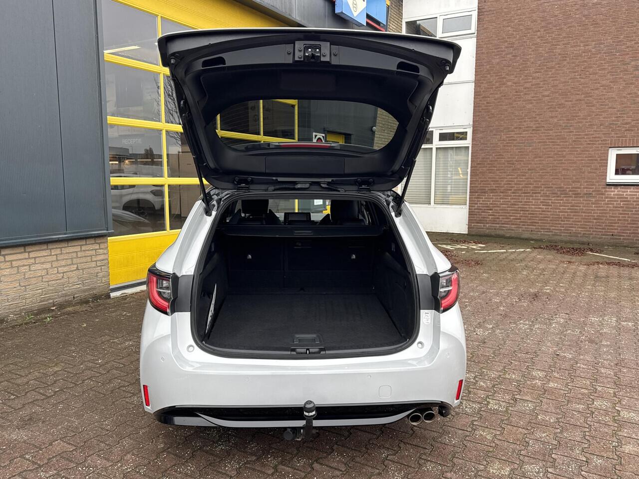 Toyota COROLLA Touring Sports 2.0 Hybrid GR-Sport / Incl 12 maanden BOVAG garantie