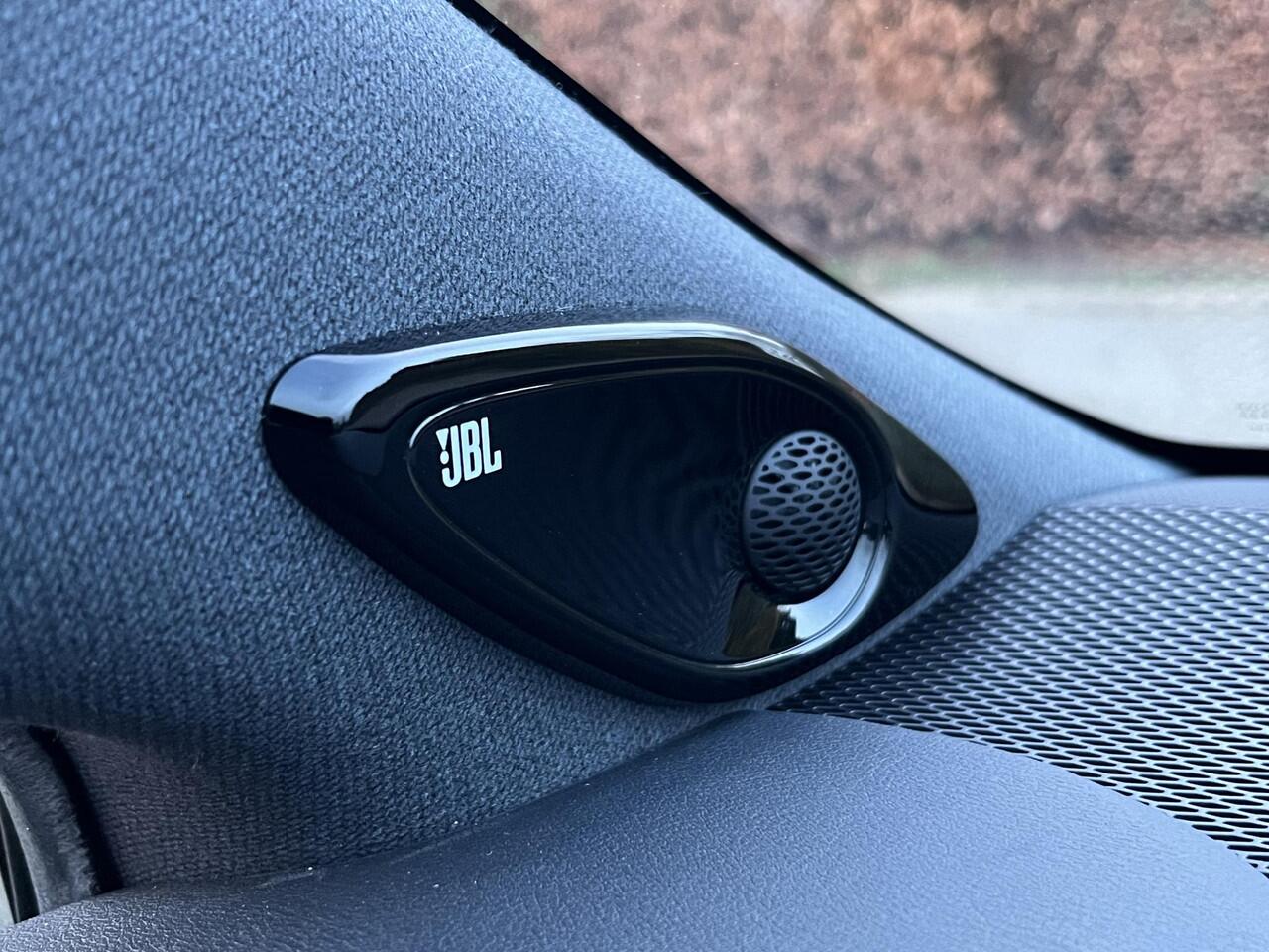 Toyota COROLLA 2.0 Hybrid Style Bi-Tone *JBL Premium Sound*