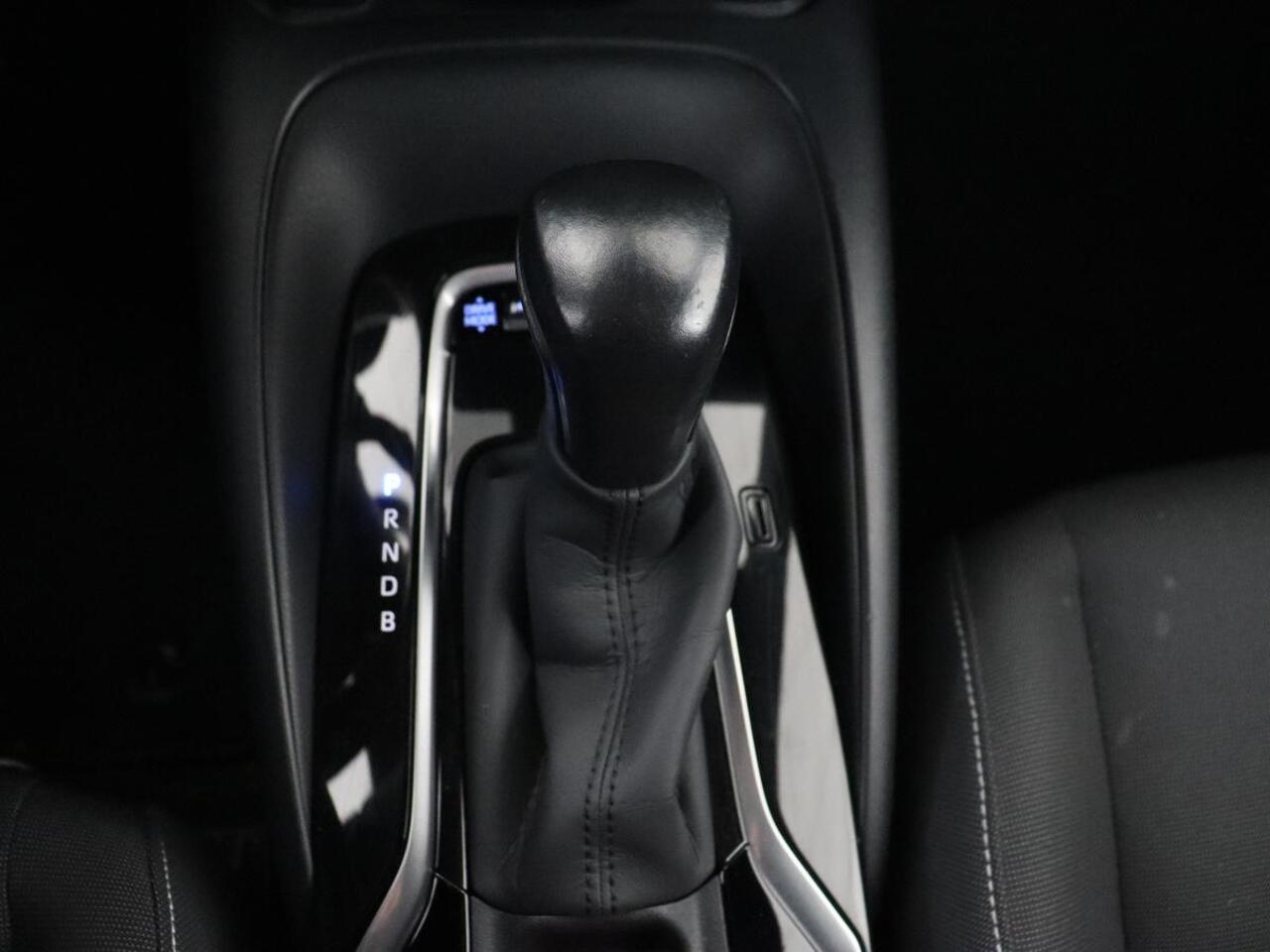 Toyota COROLLA 1.8 Hybrid Business Plus | Stoelverwarming | Carplay | Adaptive cruise | Camera | Full LED | Climate control | Keyless | Digital Cockpit | Bluetooth