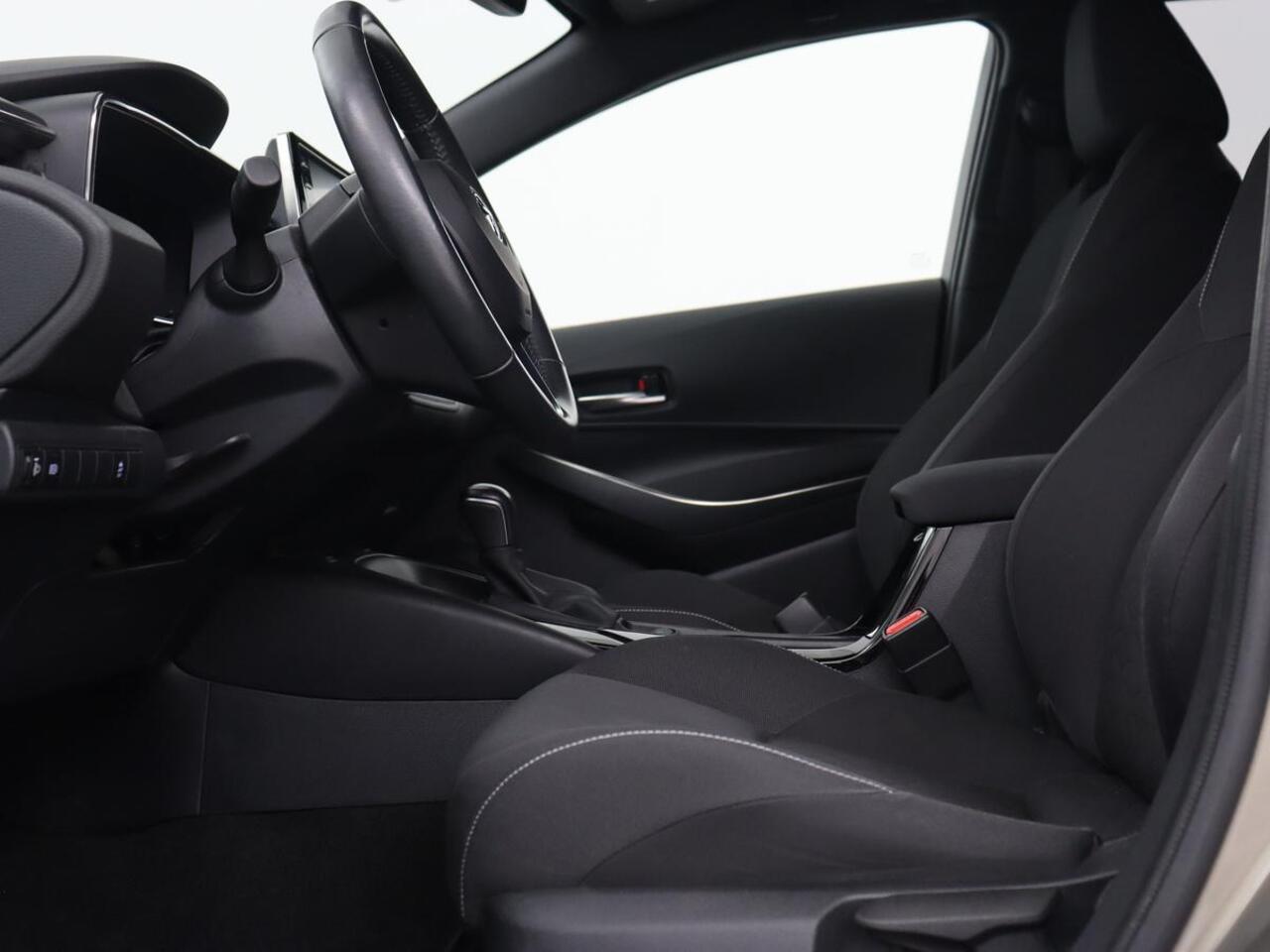 Toyota COROLLA 1.8 Hybrid Business Plus | Stoelverwarming | Carplay | Adaptive cruise | Camera | Full LED | Climate control | Keyless | Digital Cockpit | Bluetooth