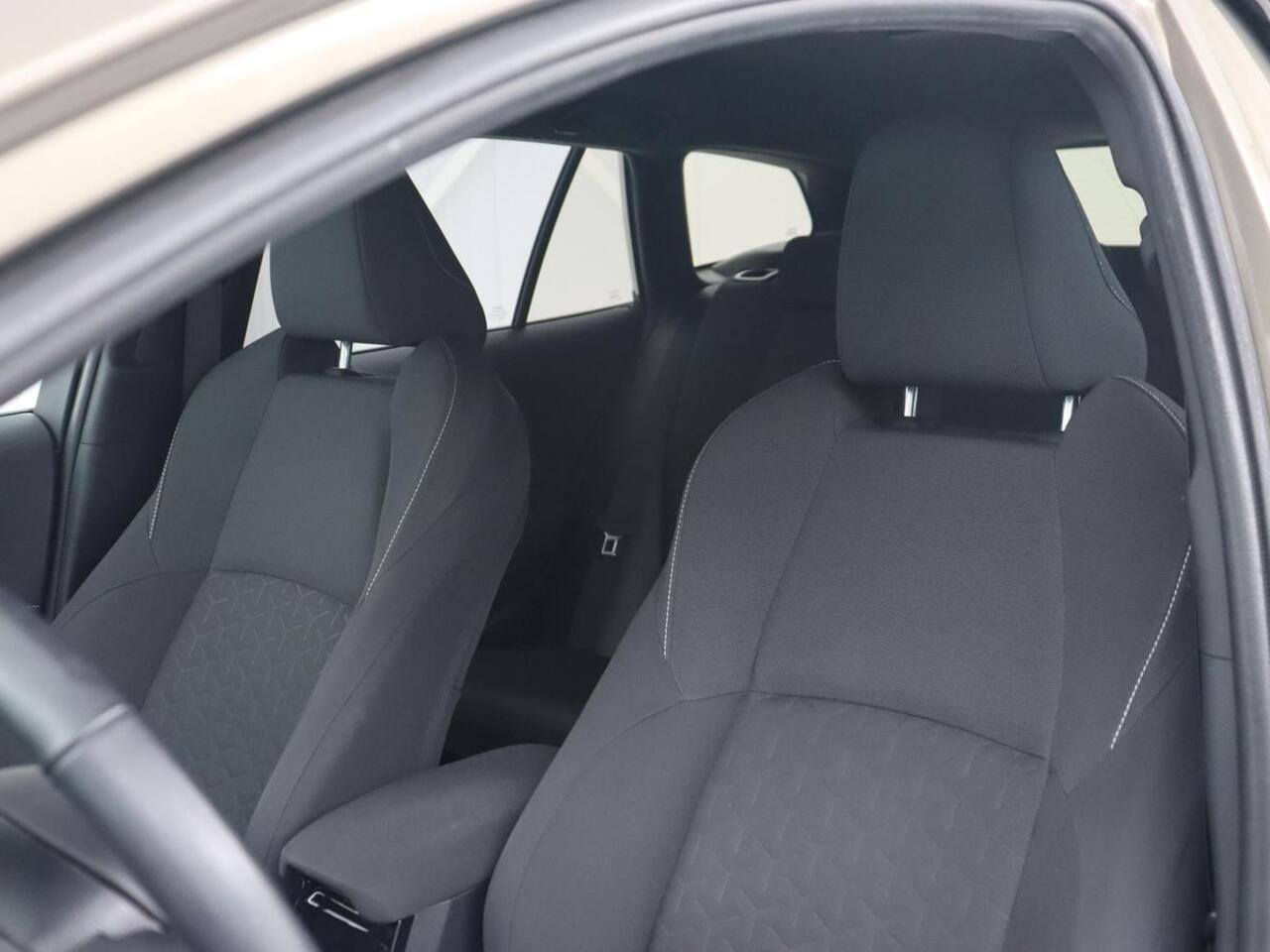 Toyota COROLLA 1.8 Hybrid Business Plus | Stoelverwarming | Carplay | Adaptive cruise | Camera | Full LED | Climate control | Keyless | Digital Cockpit | Bluetooth